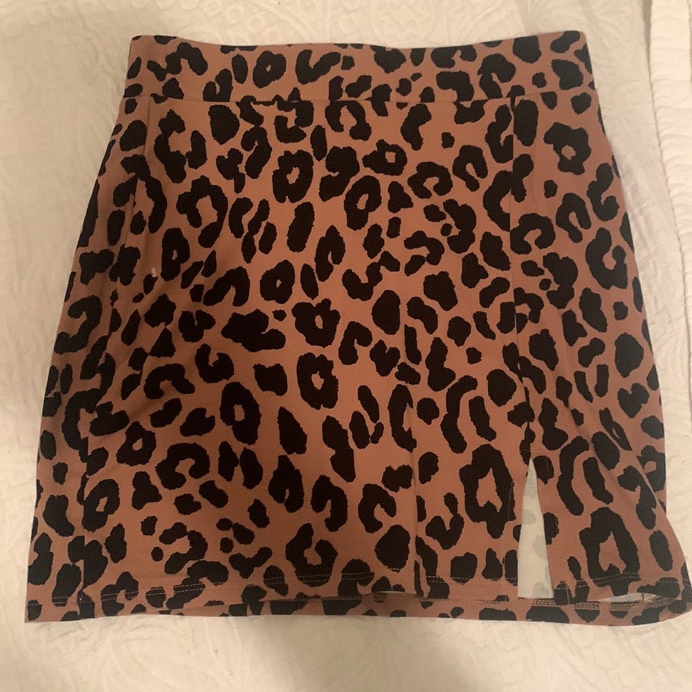 Bold mini skirt leopard print forever 21 size medium never worn great condition